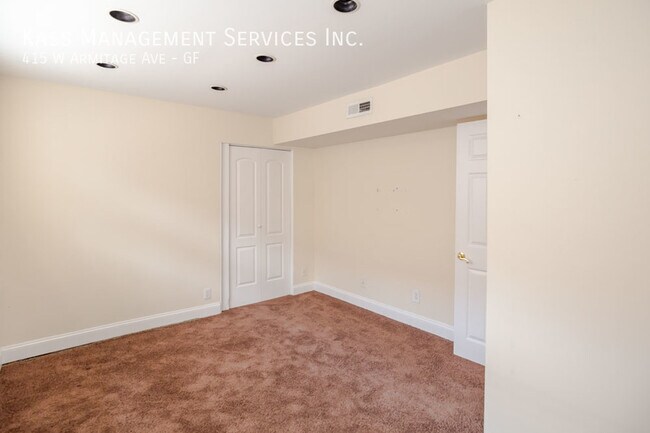 Building Photo - 415 W Armitage Ave