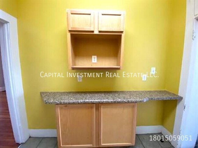 Building Photo - 470 E 300 S