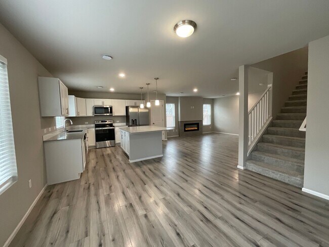 Building Photo - Beautiful 4 Bedroom, 2.5 Bath Home Availab...