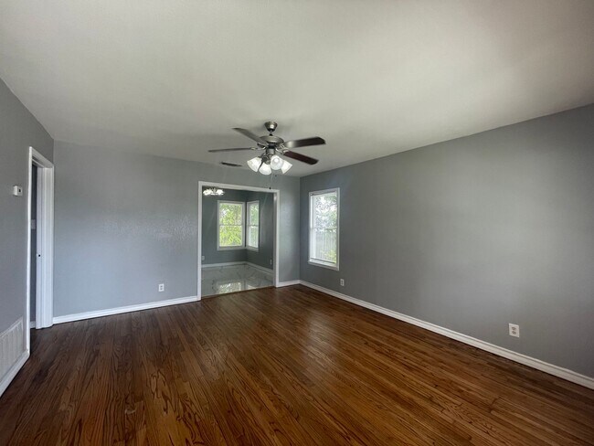 Building Photo - 4501 Moravian Dr