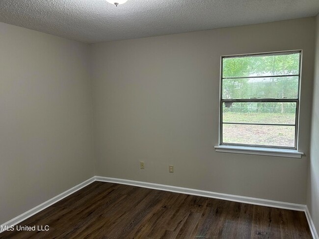 Building Photo - 8105 Elmbrook Dr