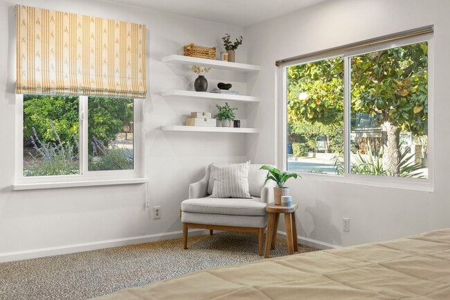 Building Photo - Upscale Downtown Living