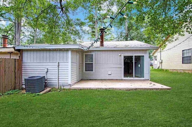 Building Photo - 3 bedroom for rent in NE Tallahassee, wood floors, Privacy Fenced yard, available early March 202...