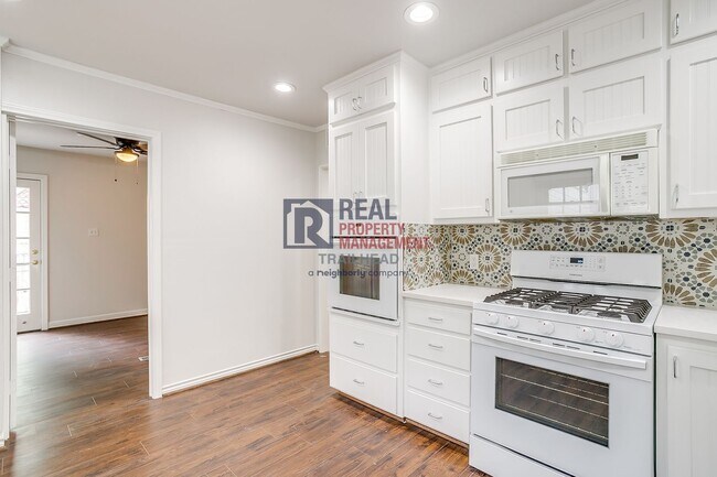Building Photo - Charming Monticello Townhome – 4 Beds, Upd...
