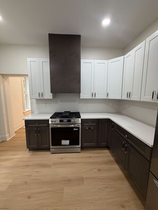 Building Photo - 3 Bedrooms | 2.5 Bathrooms | $3,000/month | 2-Car Garage | Fenced Yard | Pets Welcome