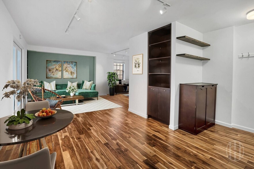 Building Photo - 155 E 34th St