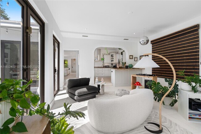 Building Photo - 2489 Meridian Ave