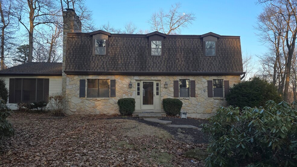 Building Photo - 176 Primrose Dr