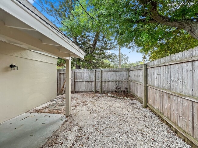 Building Photo - Updated and Move-in Ready Home in Largo! 1bed|1bath