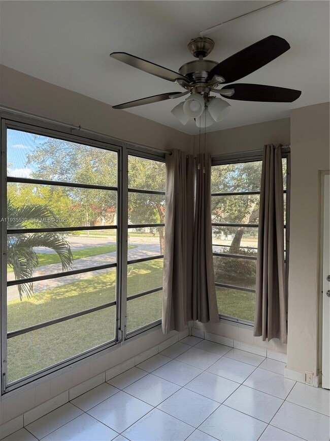 Building Photo - 5061 W Oakland Park Blvd