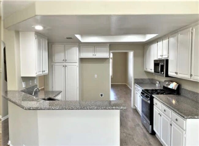 Building Photo - 8929 Collett Ave