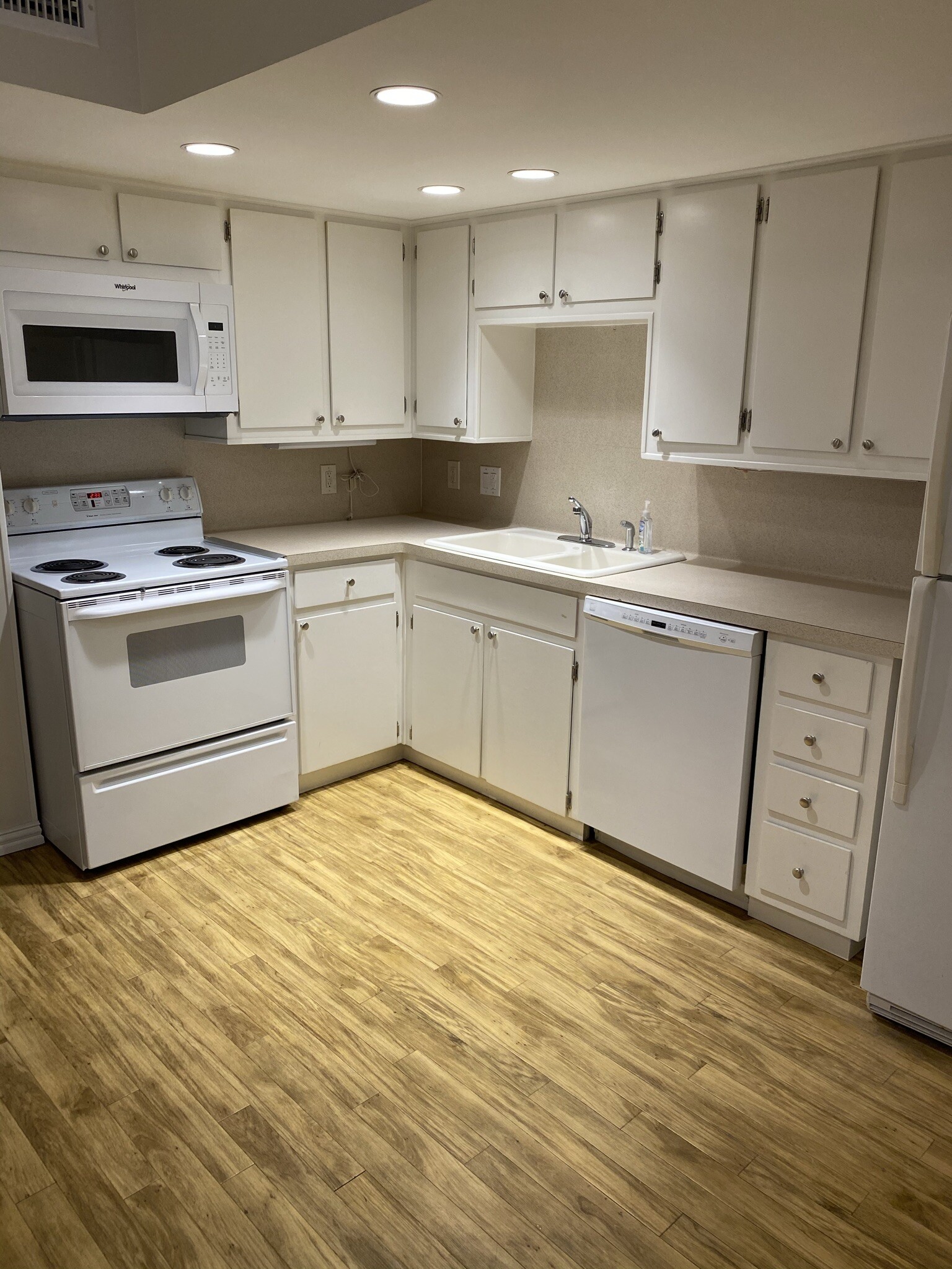 Building Photo - 3216 Crosscreek Dr