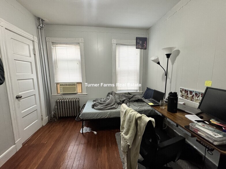 Building Photo - 15 Cawfield St