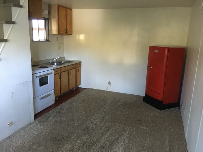 Building Photo - 875 Main St