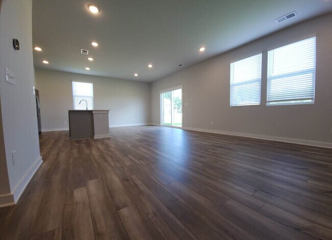 Building Photo - Beautiful 2025-Built Home in a Desirable Newer Neighborhood!