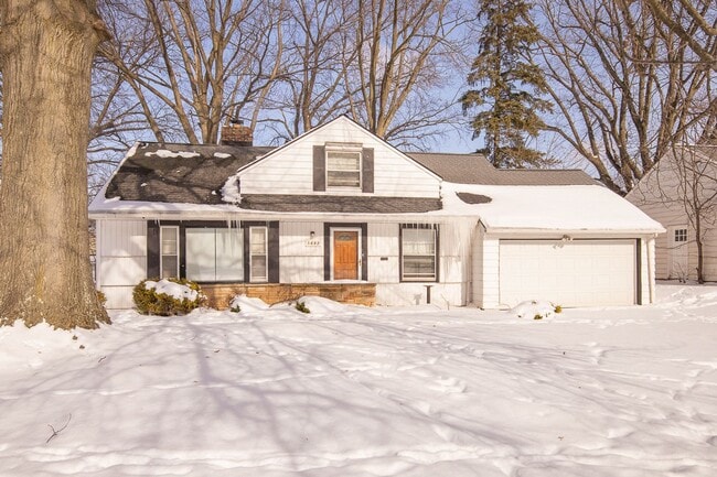 Building Photo - Spacious 3 bedroom/2 bath Cleveland Hts single family house!