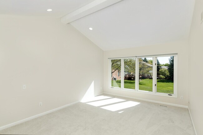Building Photo - 37743 Avon Ln