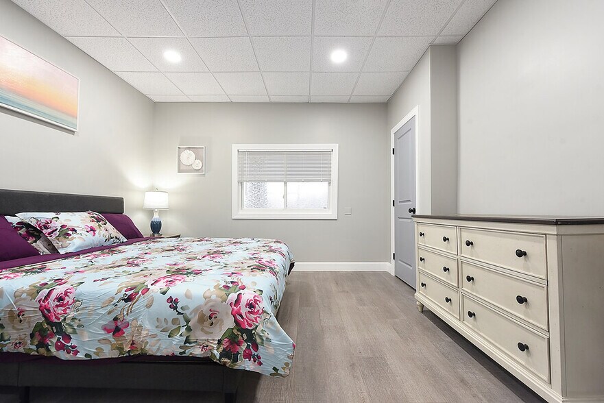 Building Photo - 153 Labelle St