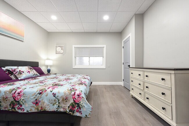 Building Photo - 153 Labelle St