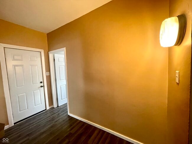 Building Photo - 501 N Alameda Ave