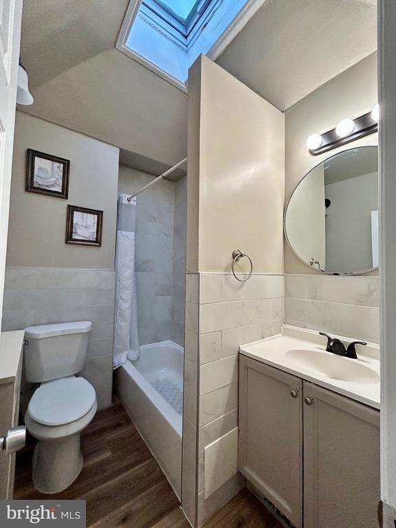 Building Photo - 306 Lindley Ave