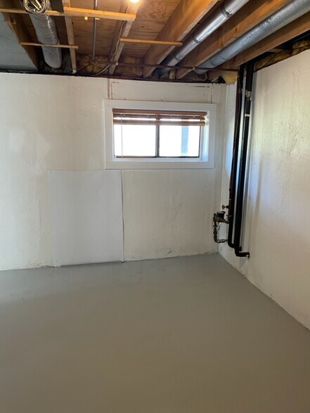 Building Photo - 2100 Fox Hollow Dr