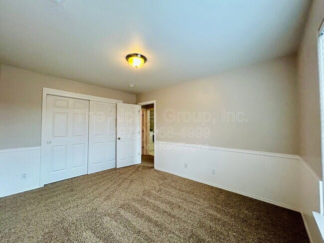 Building Photo - 10691 SW Celeste Ln