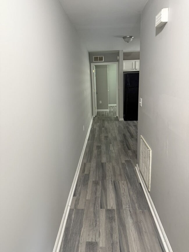 Building Photo - 4BR/ 1.5 bath House