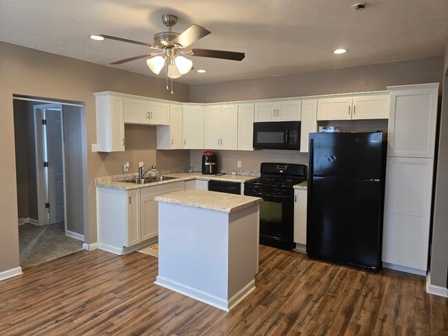 Building Photo - 633 Bessemer Ave