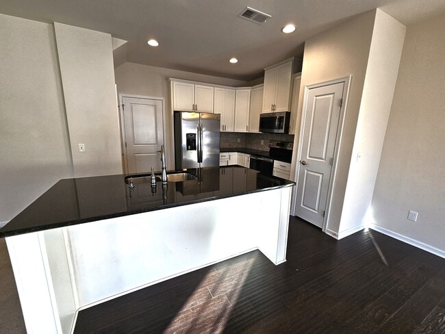 Building Photo - 136 Middleby Way