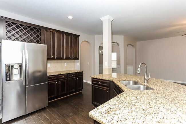 Building Photo - Beautiful 5-Bedroom Home in McDonough, GA