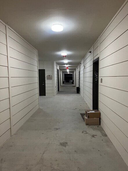 Building Photo - 9301 Old Bee Caves Rd