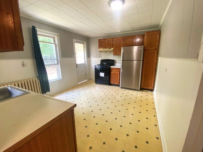 Building Photo - 1140 Vestal Ave