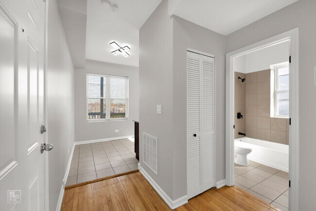 Building Photo - 1145 N Austin Blvd