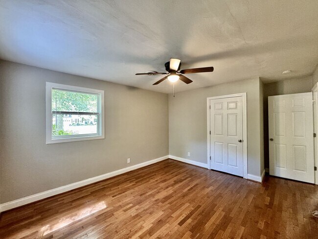 Building Photo - Recently Updated 4-Bedroom Ranch Home w/a 2 Bedroom Guest Cottage! Ready 04-23-26! Pet Friendly Home