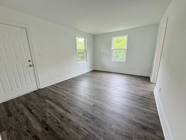 Building Photo - CHARMING 4-BEDROOM, 2-BATH COTTAGE-STYLE HOME IN HAMPTON, VA!
