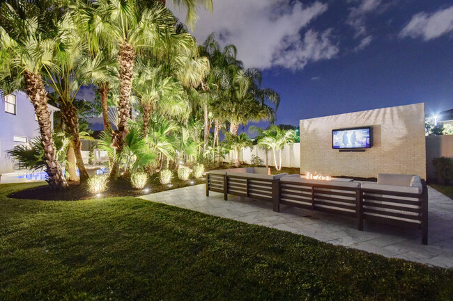 Building Photo - 6298 Sand Hills Cir