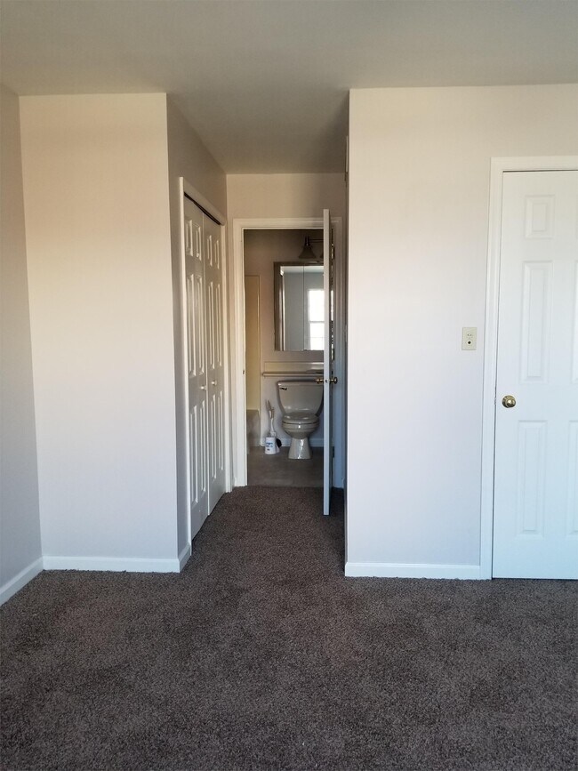 Building Photo - 420 Cherry Ln