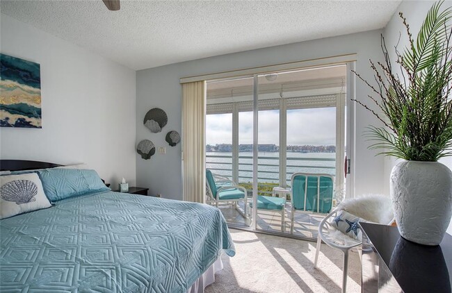 Building Photo - 8040 Sailboat Key Blvd S