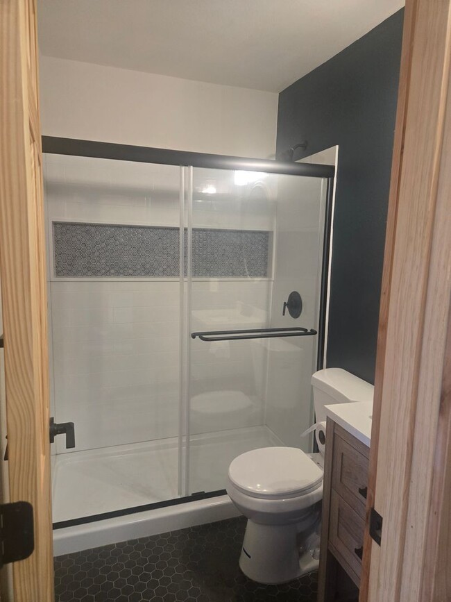 Building Photo - FOR RENT – 1 BED PLUS, 1 BATH DOWNTOWN COEUR D’ALENE