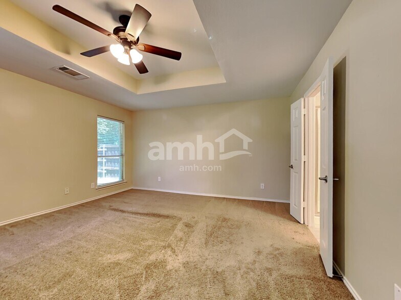 Building Photo - 5776 Jillian Way