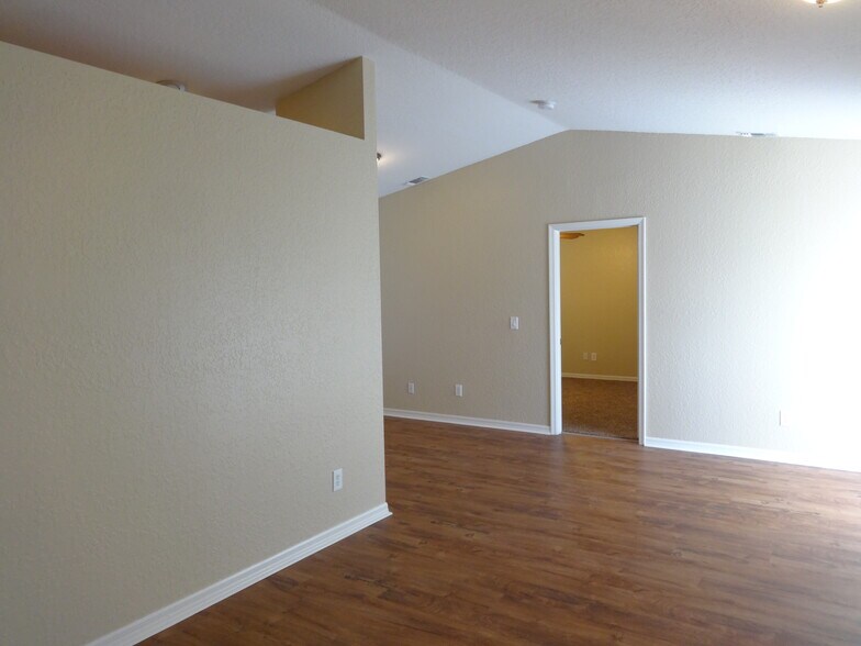 Building Photo - 3965 SW Laffite St