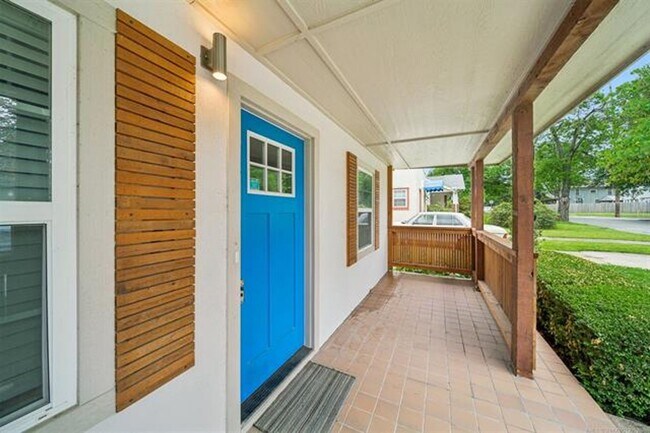 Building Photo - Gorgeous updated and modern open layout