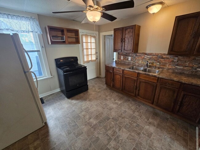 Building Photo - 2122 Jones St