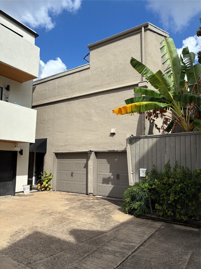 Building Photo - 6008 Inwood Dr