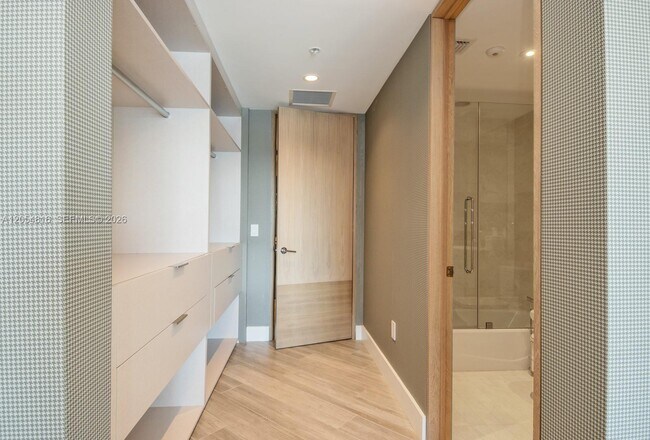 Building Photo - 17301 Biscayne Blvd