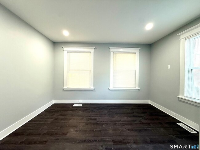 Building Photo - 7 Burritt Ave