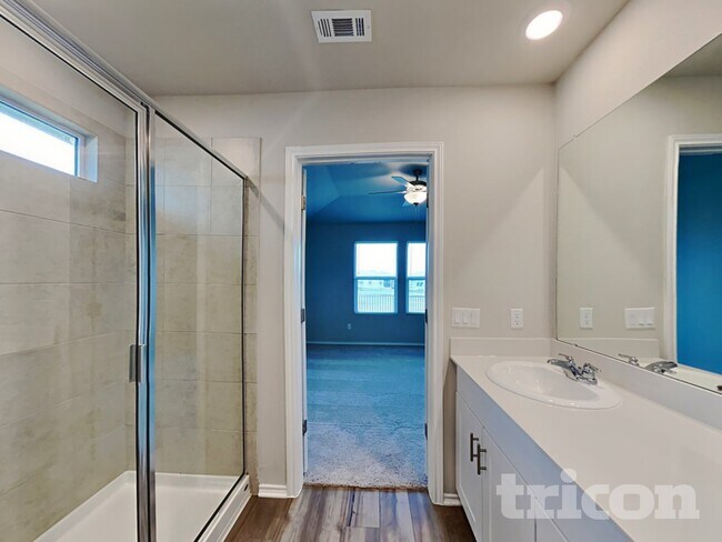 Building Photo - 5300 Saddle Clb Dr