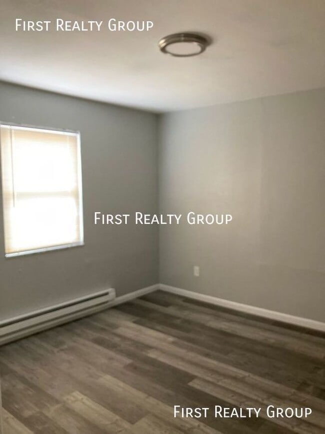 Building Photo - 305 N Broadway-#4