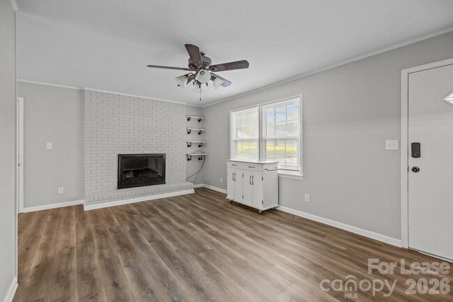 Building Photo - 4800 Maplecrest Dr